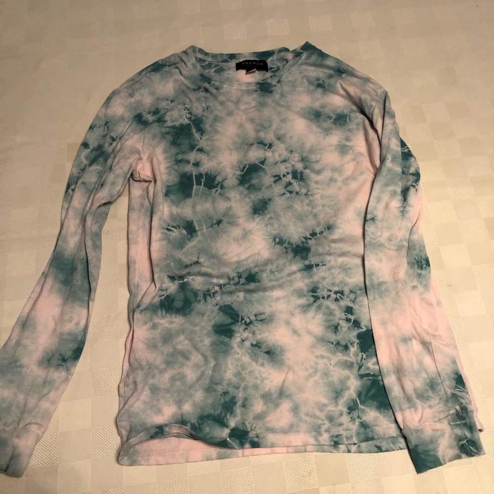 Light blue tie dye ling sleeved from pacsun